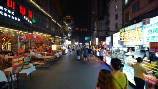 广西南宁中山路美食街夜市烧烤摊夜生活街景