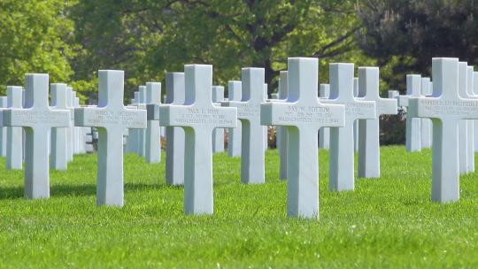 二战公墓十字架纪念碑