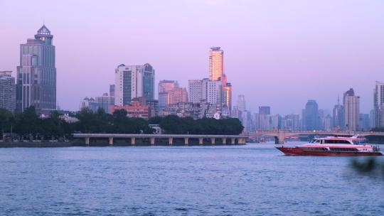 广州珠江洲头咀三江口城市建筑景观与游船