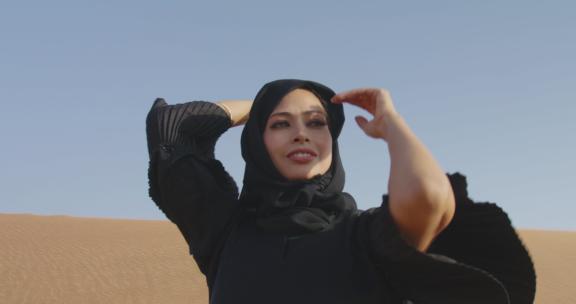 穆斯林妇女穿着传统的黑色连衣裙