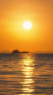 实拍海上日出波浪粼粼的海面