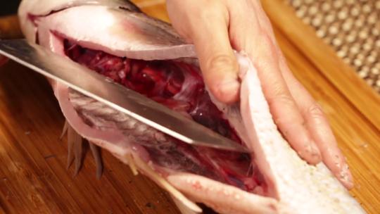 清洗鱼肉处理鱼肉