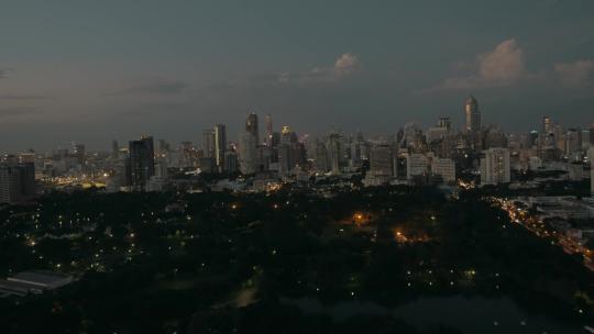 曼谷黄昏的天际线