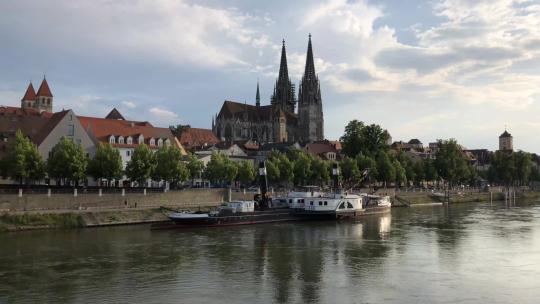 多瑙河与圣彼得大教堂
