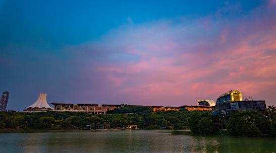 南宁会展中心民歌湖东盟商务区傍晚日转夜