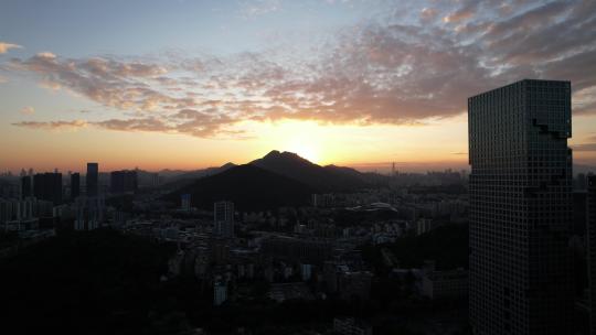 航拍深圳塘朗山日出与晨曦