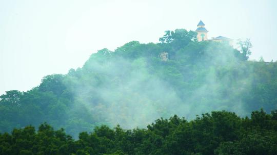 南京富贵山雾气出岫
