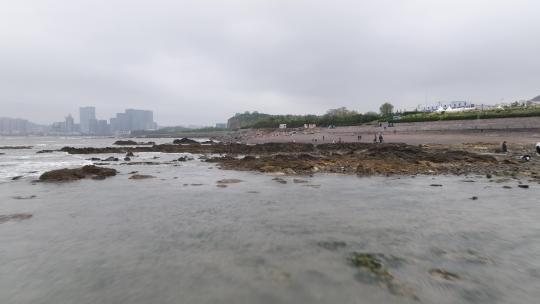 青岛石老人海水浴场沙滩航拍视频素材模板下载