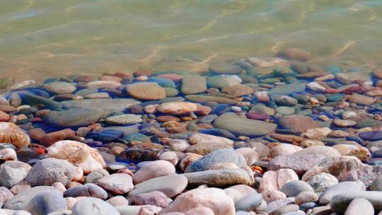湖 水波 鹅卵石 光影 水 清澈的