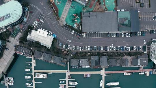 航拍青岛银海国际智慧游艇港码头停泊的游船