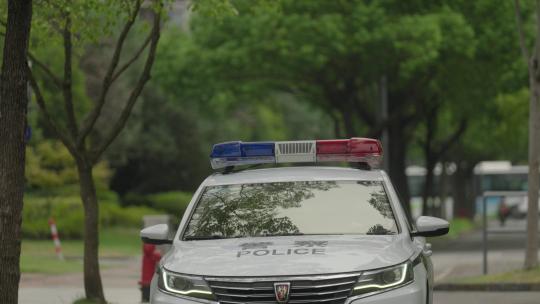 警车开过