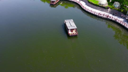 小船在河道行驶 汉城湖小船视频素材模板下载
