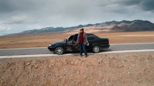 西藏旅游风光219国道公路高原自驾游客