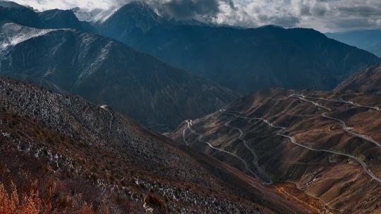 西藏旅游风光318国道怒江72道拐远景视频素材模板下载