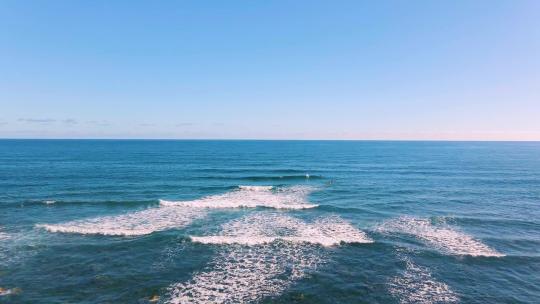 海浪浪花沙滩碧海蓝天