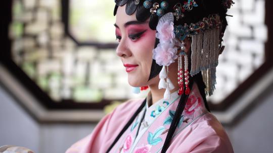 中国传统戏曲昆曲牡丹亭苏州园林内艺术表演视频素材模板下载