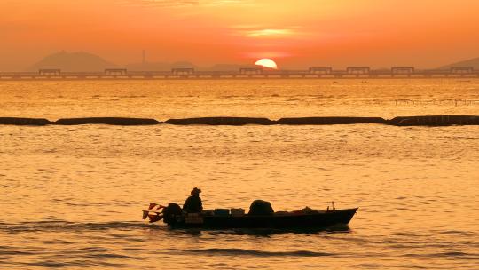 夕阳海面渔民归来