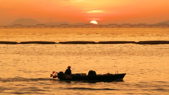 夕阳海面渔民归来视频素材模板下载