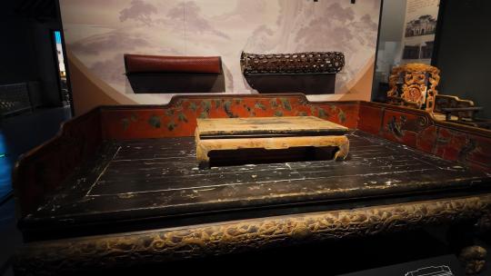 中式传统古代家具红漆雕花虎足罗汉床