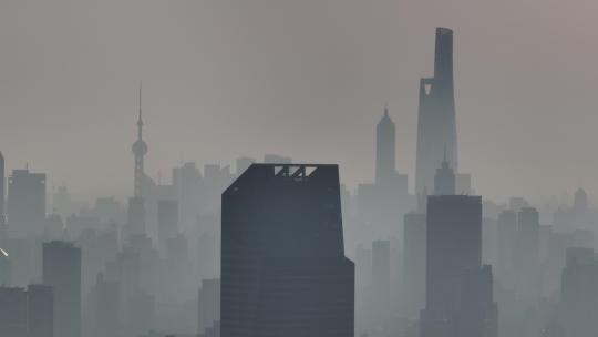 上海陆家嘴CBD高楼雾天航拍