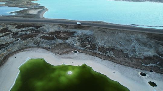 航拍青海海西旅游大柴旦翡翠湖盐湖风景视频素材模板下载