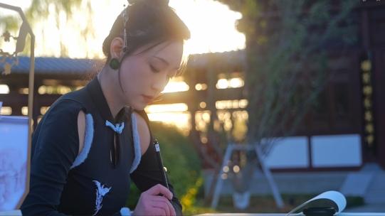 江南中式庭院古装旗袍美女书法写毛笔字芙蓉视频素材模板下载