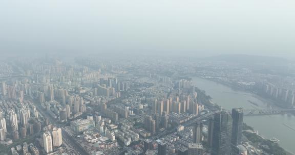 阴雨天福州航拍城市下雨天建筑云雾缭绕风光