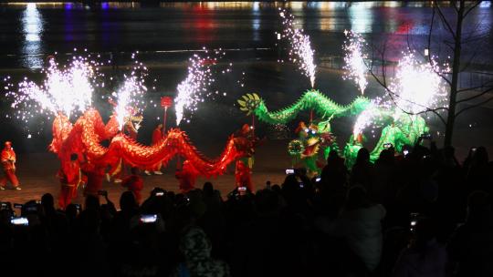 中国传统舞火龙