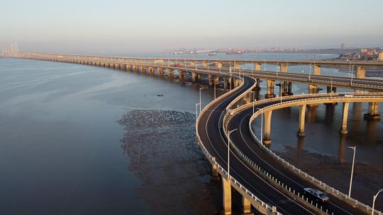 石狮市锦江外线航拍泉州湾大桥追车-跟镜头高清在线视频素材下载