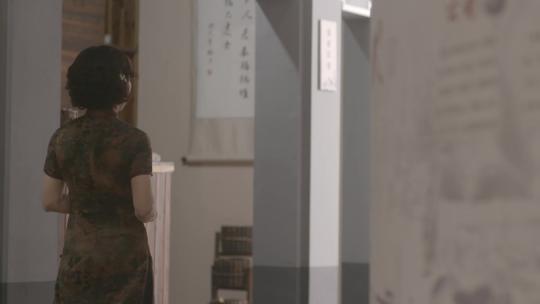 唯美穿旗袍美女逛老西关广州岭南古建筑骑楼