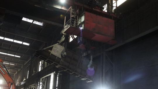 实拍钢铁企业冶金工厂安全生产