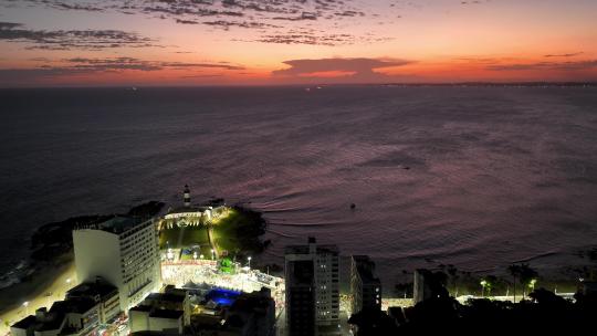 巴西巴伊亚州萨尔瓦多日落海滩。日落景观。
