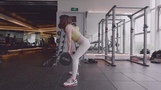 与健身房有关的运动设备以及健康生活方式视频素材模板下载
