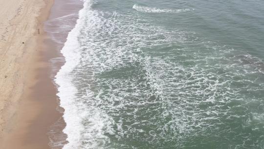 海浪沙滩海浪拍打沙滩航拍旅拍素材潮汐