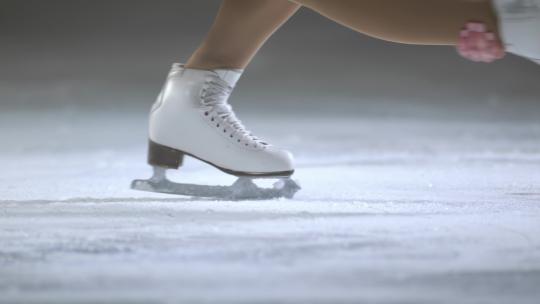 女子花样滑冰冰刀旋转特写视频素材模板下载