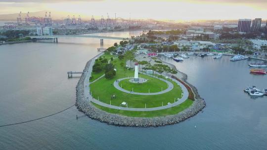 无人机拍摄到长滩港的狮子灯塔。这是之前拍摄的