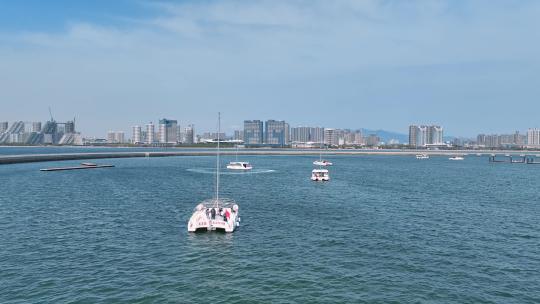 航拍沿海城市海岸线游艇码头