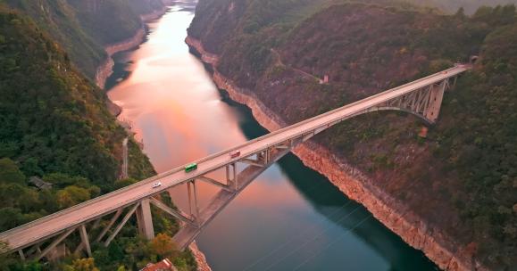 贵州江界河大桥中国桥梁建设震天洞峡谷