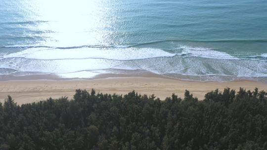 俯拍海浪沙滩大海航拍海滩唯美海边海水浪潮