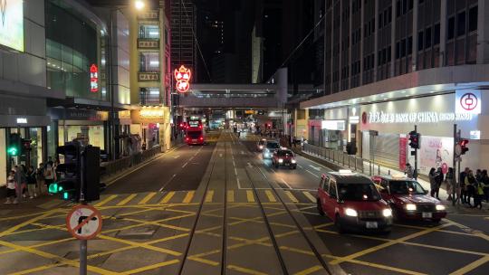 香港叮叮车夜晚行驶二楼视频素材模板下载