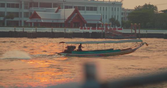 泰国曼谷湄南河日落黄昏长尾船氛围感人文
