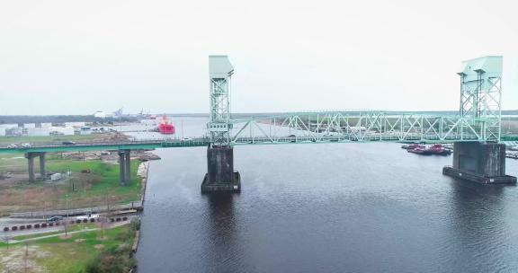 航拍拍摄大桥的结构