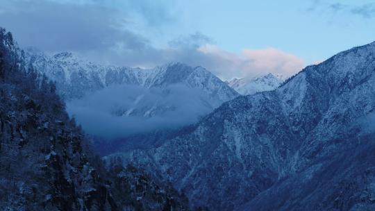 西藏察隅县城冰封森林航拍