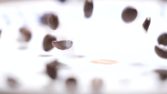 下落的咖啡豆 升格拍摄视频素材模板下载