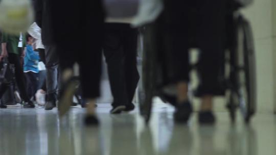 探望匆忙看病脚步行走人流医院