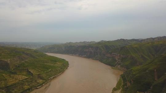黄河沿岸大山航拍视频素材模板下载