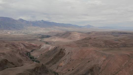 阿尔泰，Kyzyl-Chin山谷的红色山脉的火星谷视频素材模板下载