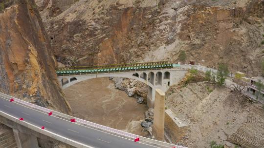 西藏川藏线318国道怒江大桥