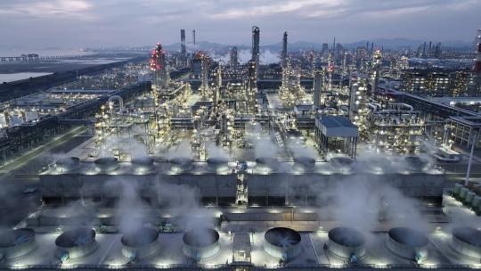 石油炼化工厂航拍夜景