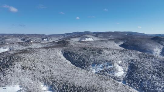 航拍大兴安岭春季降雪山林雾凇